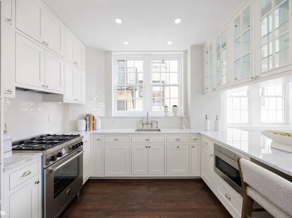 929 Park Avenue 12C image 3 of 9