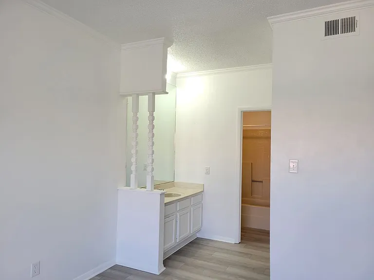 2520 E 7th St #D — Photo 9