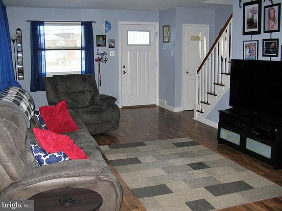 5th image of 622 W Ashland Ave