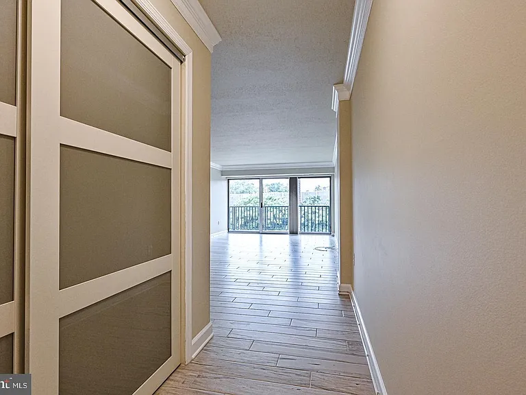 1300 Army Navy Dr #425 — Photo 11