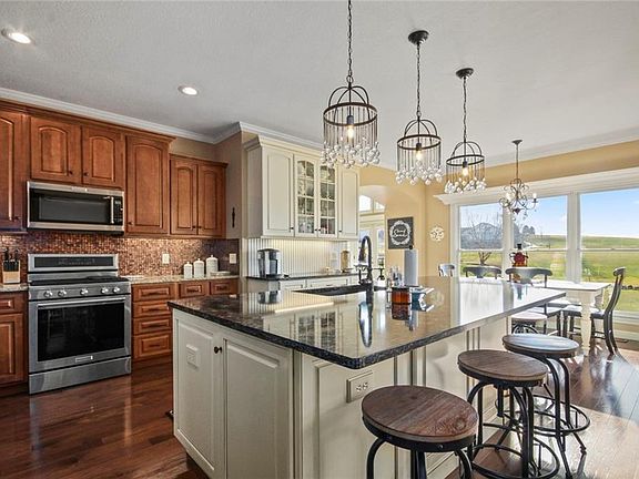 5th image of 208 Homestead Dr