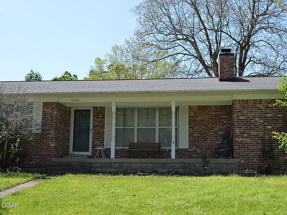 3rd image of 1258 Circle Dr