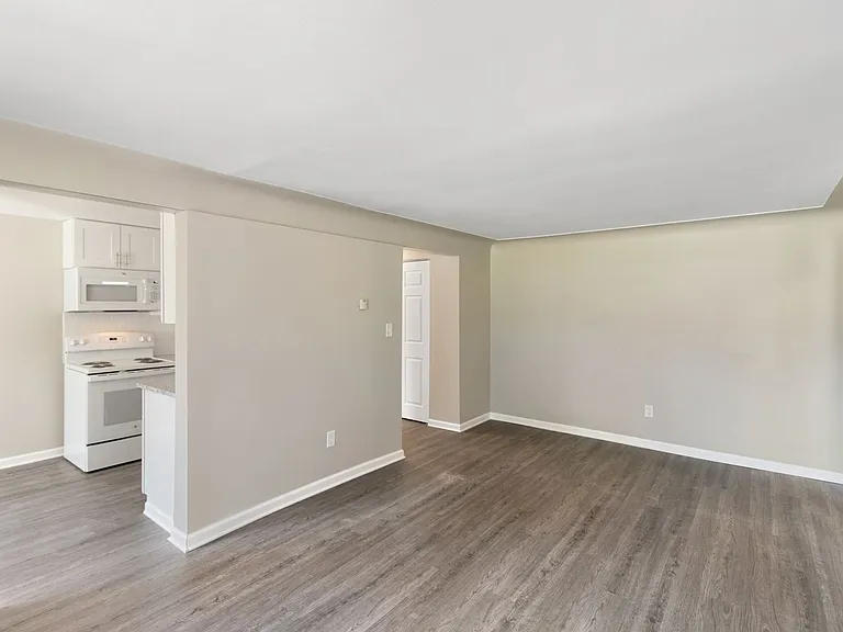 Brownell Apartments - Coast to Coast Management — Photo 25