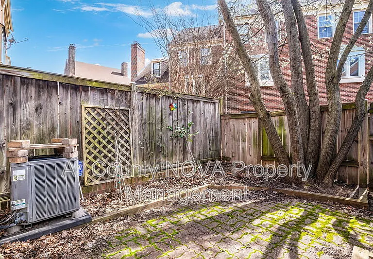 1203 Michigan Ct — Photo 38