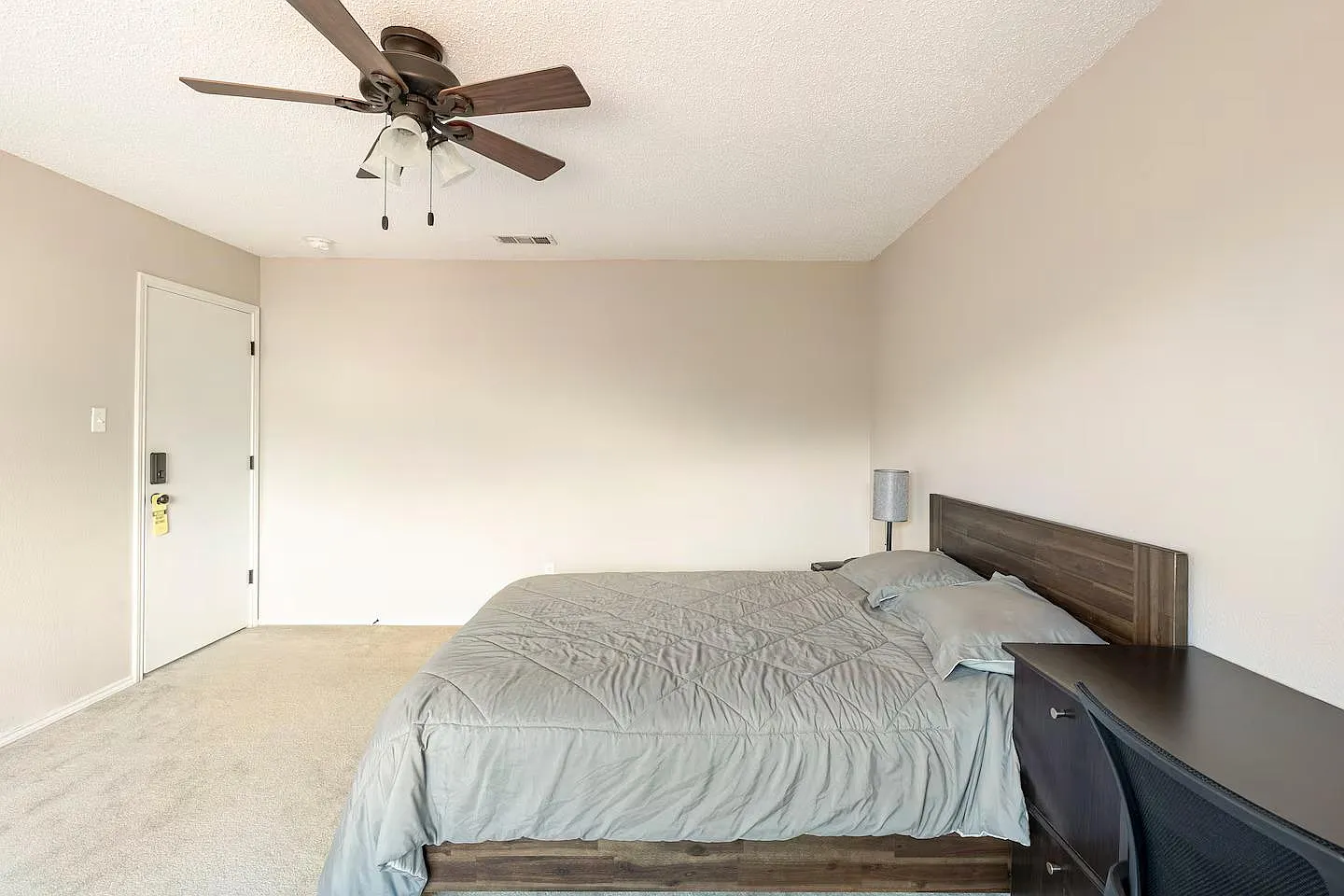 3 bed, 1.5 bath, 2894 sqft, $1,018 — Photo 3