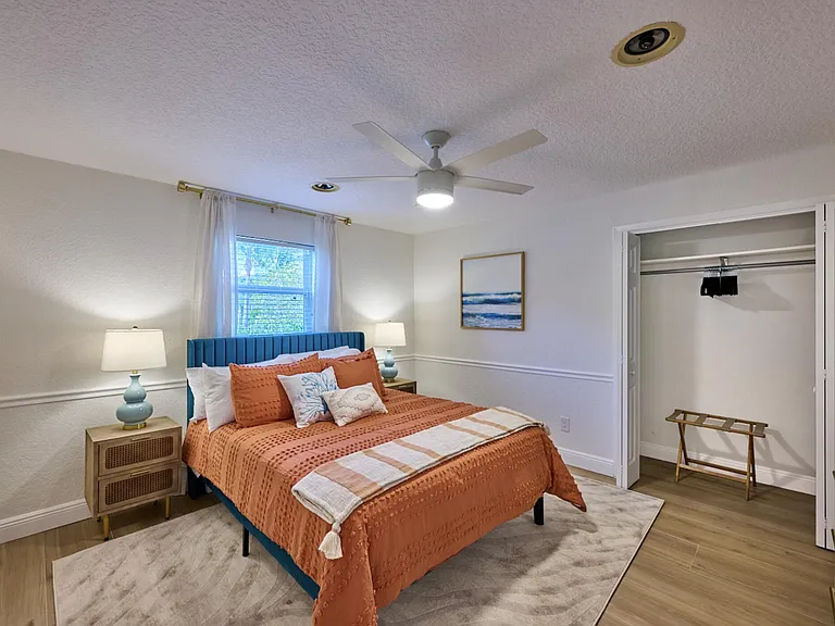 100 Neptune Dr — Photo 25