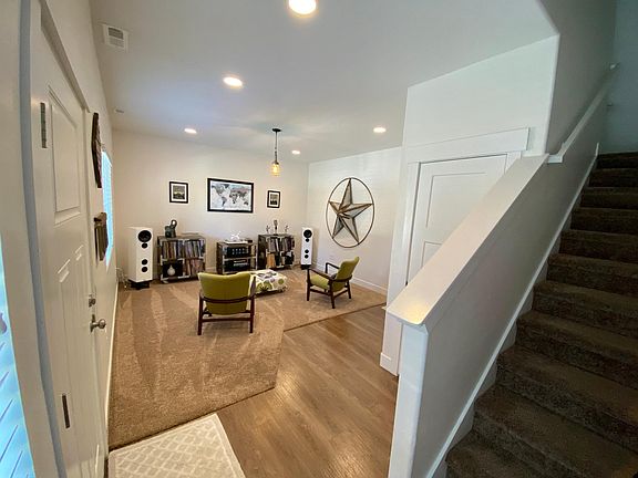 Entry / Game Room