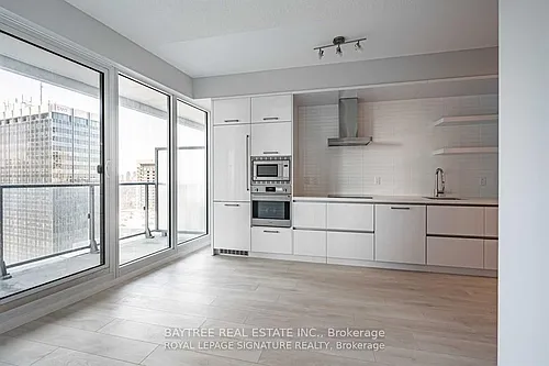 2221 Yonge St #4006 Photo 1