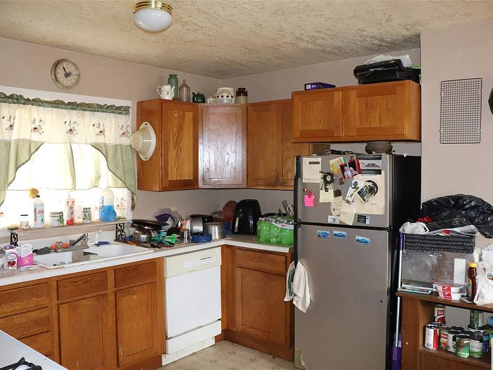 2nd image of 103 Paxton St