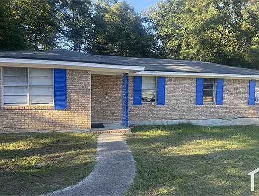 4 bed, 1300 sqft, $1,500 — Photo 1