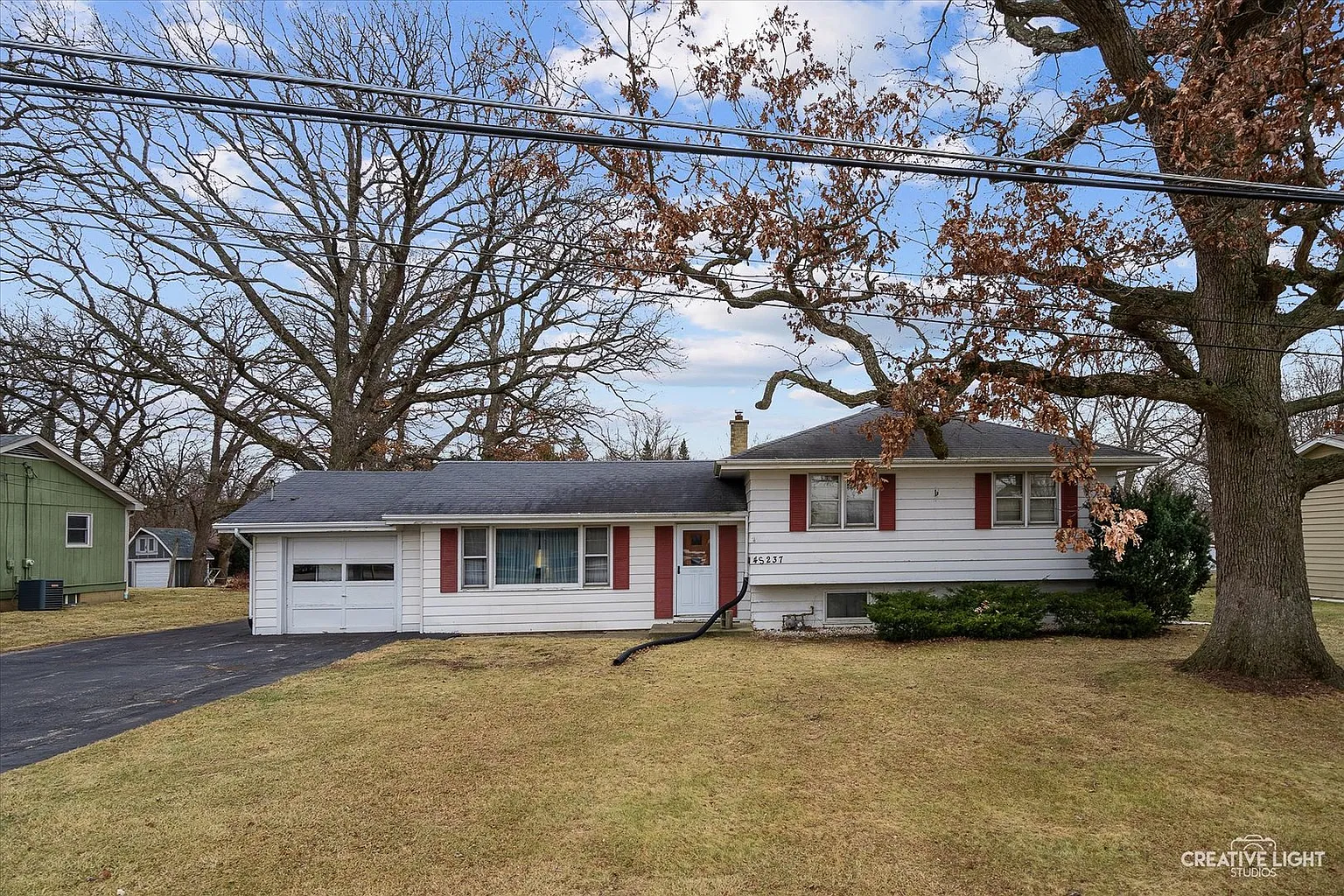 4S237 Curtis Ave photo 1