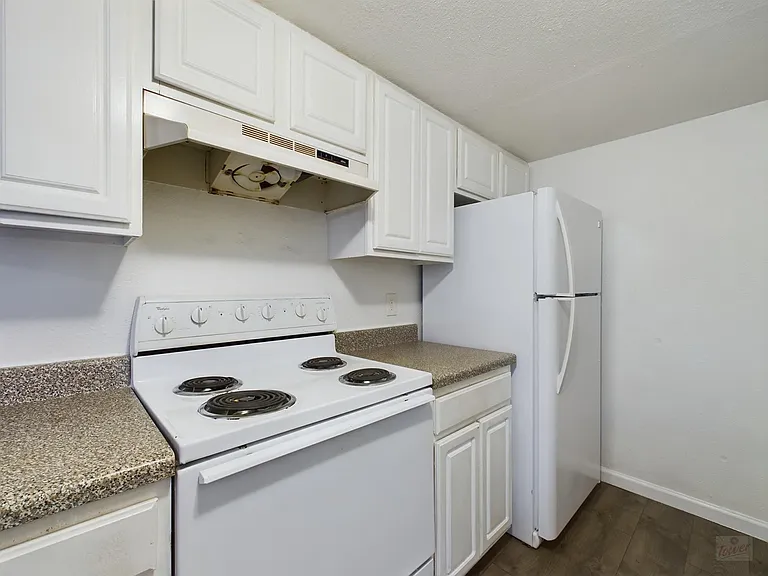 2124 Burton Dr #140 — Photo 11