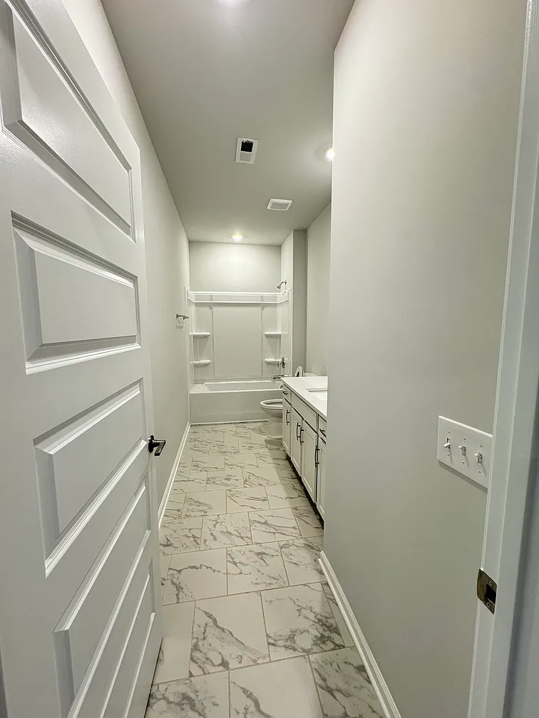 3 bed, 1703 sqft, $2,200 — Photo 4