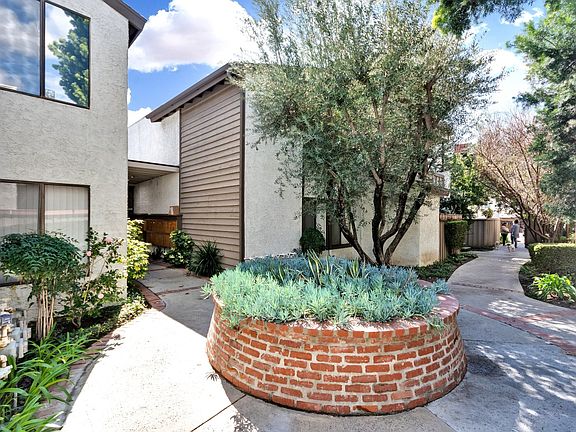 4th image of 15511 Sherman Way APT 40