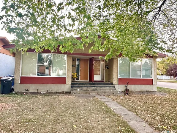 1091 109th STREET, North Battleford, SK S9A 2E3