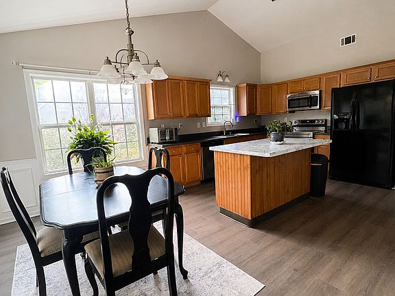 5th image of 30 Oakbrook Ln