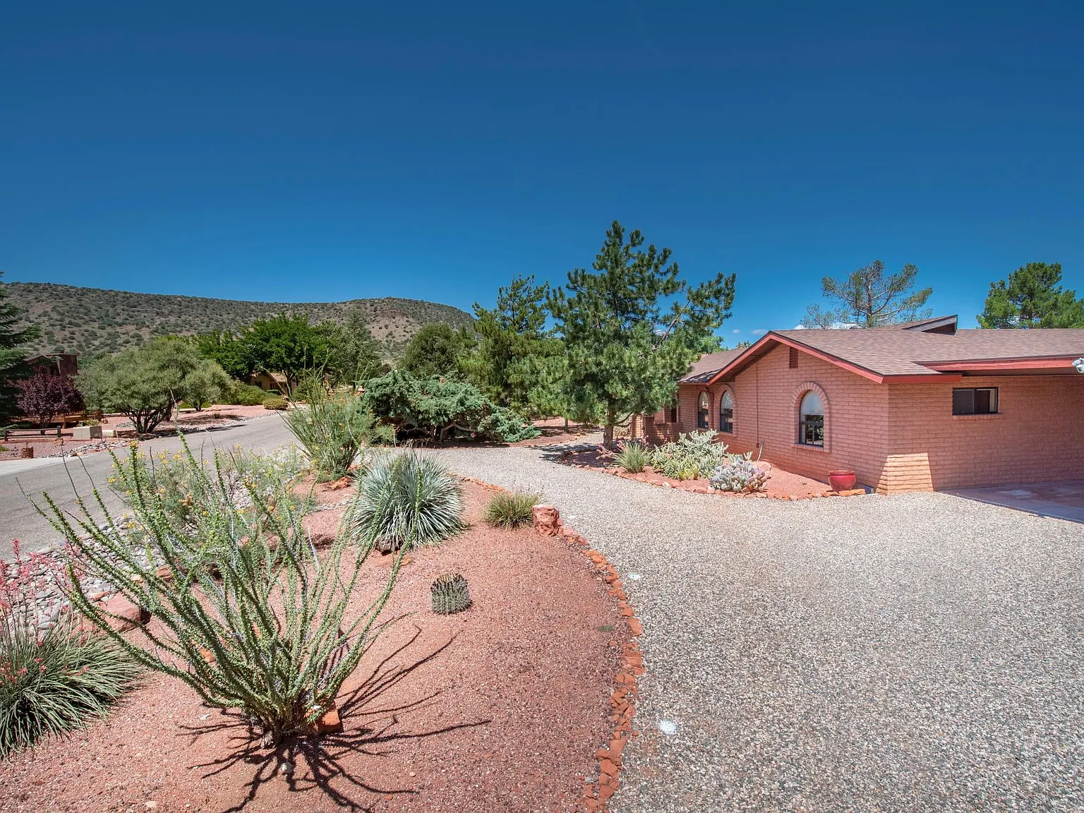 3 bed, 2311 sqft, $3,895 — Photo 4