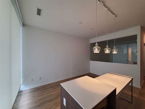 3rd image of 197 Yonge St #1111