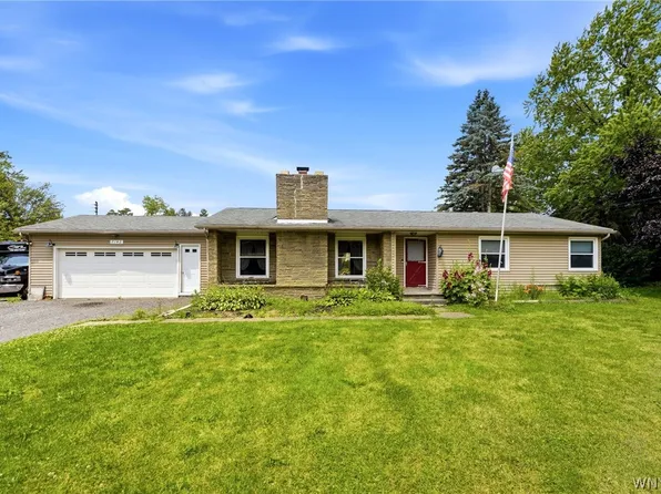 7142 Taylor Rd, Hamburg, NY 14075