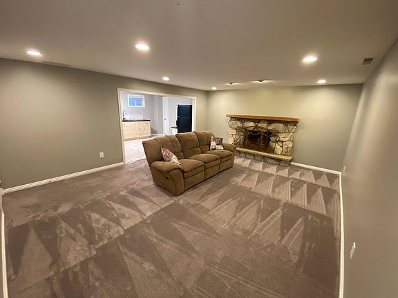 Spacious living room