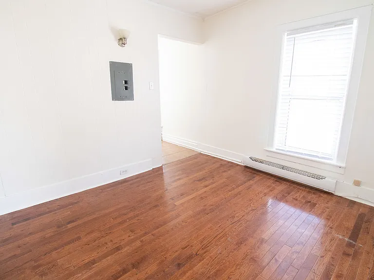 109 Niagara St #1 — Photo 5