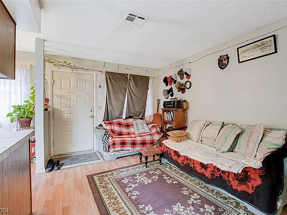 4th image of 4300 N Lamont St APT 206