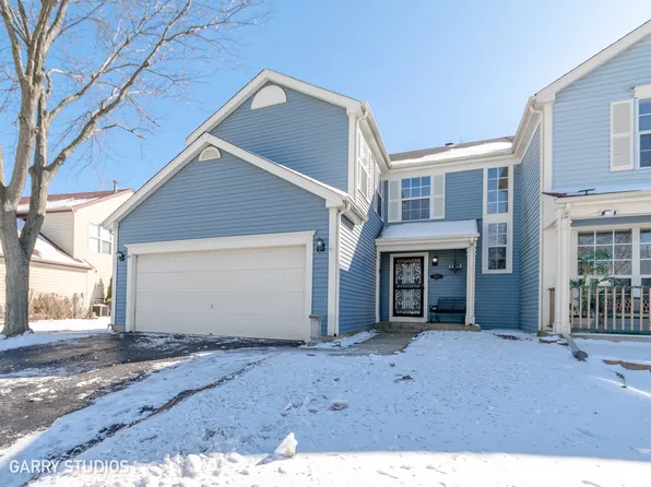 697 Legends Dr, Carol Stream, IL 60188