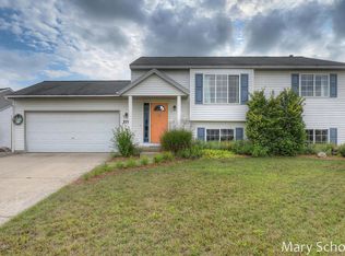 378 Summer Circle Dr SE, Grand Rapids, MI 49548