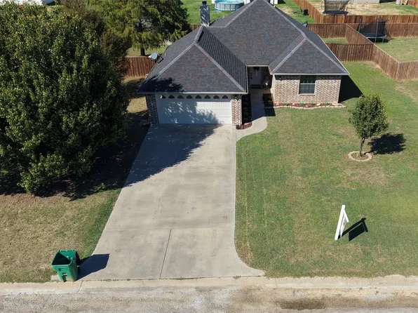 215 Ashley St, Alvord, TX 76225