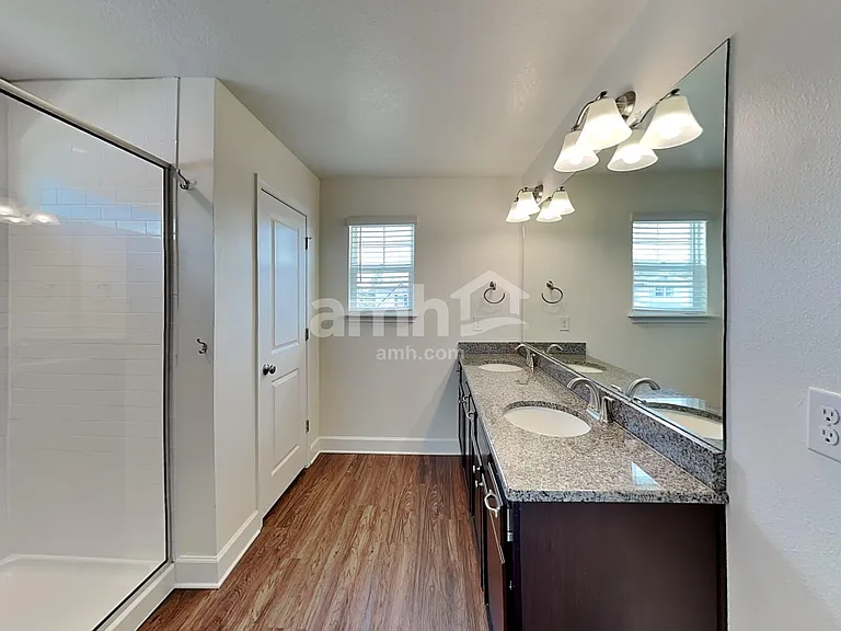 4526 Reisswood Loop — Photo 10