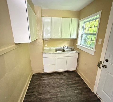 5th image of 893 N Dunlap St