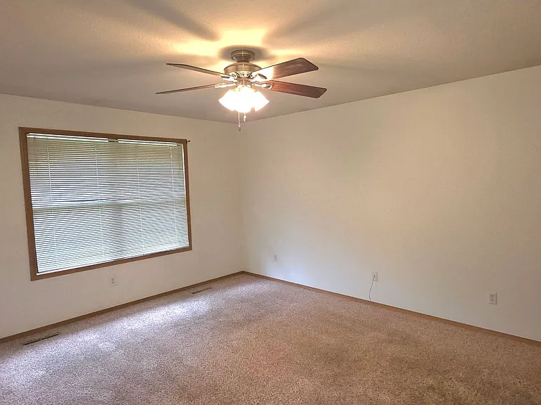 3056 S Fort Ave — Photo 4