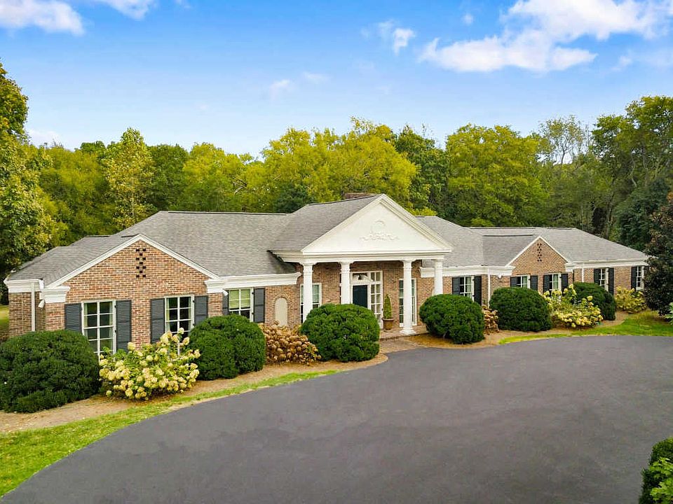1st image of 1018 Chancery Ln S