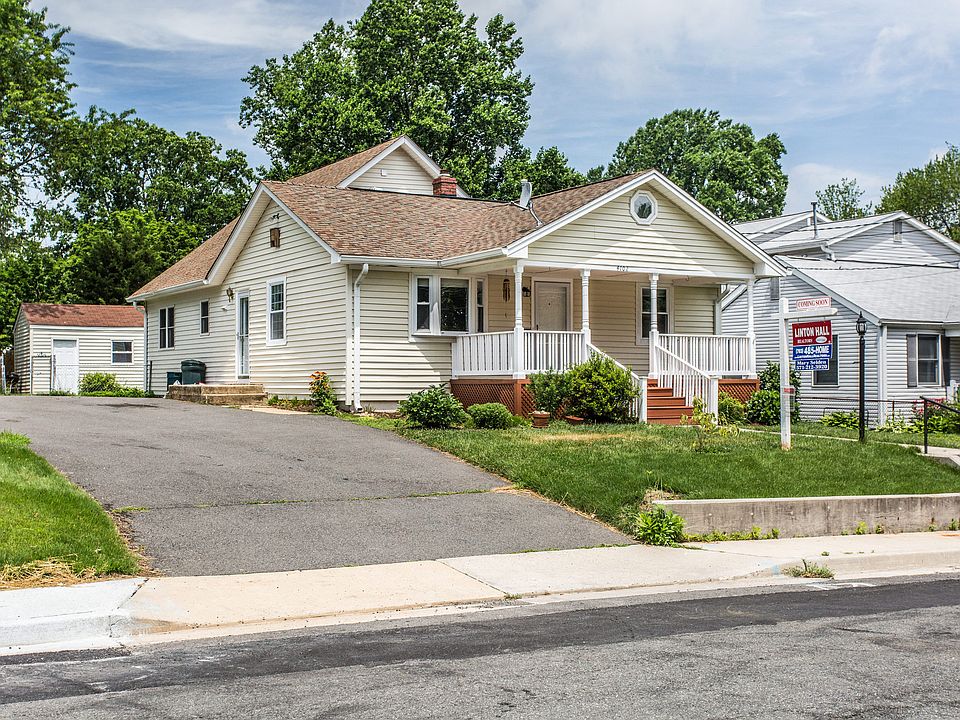 1st image of 4102 Woodland Dr