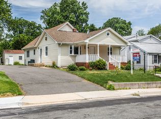 4102 Woodland Dr, Fairfax, VA