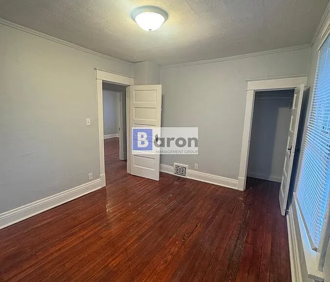 910 Allen St — Photo 9