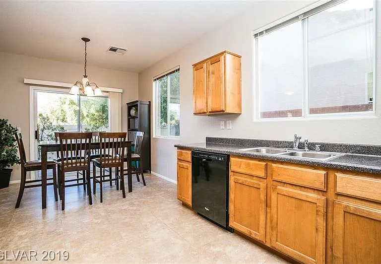 1142 Village Crossing Ln — Photo 6