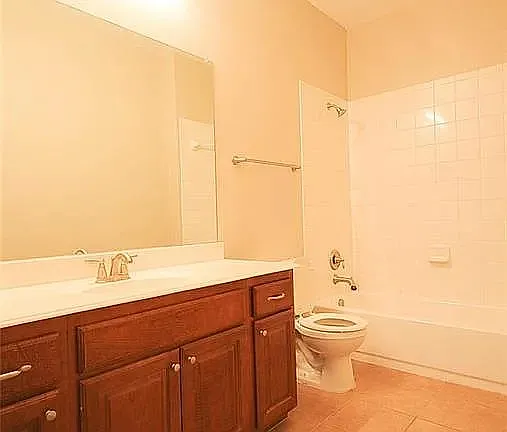 3 bed, 1817 sqft, $2,695 — Photo 2