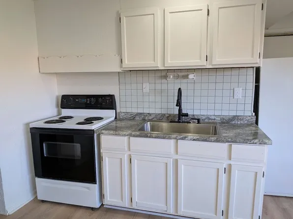 210 S Damascus St, Liberty Center, OH 43532