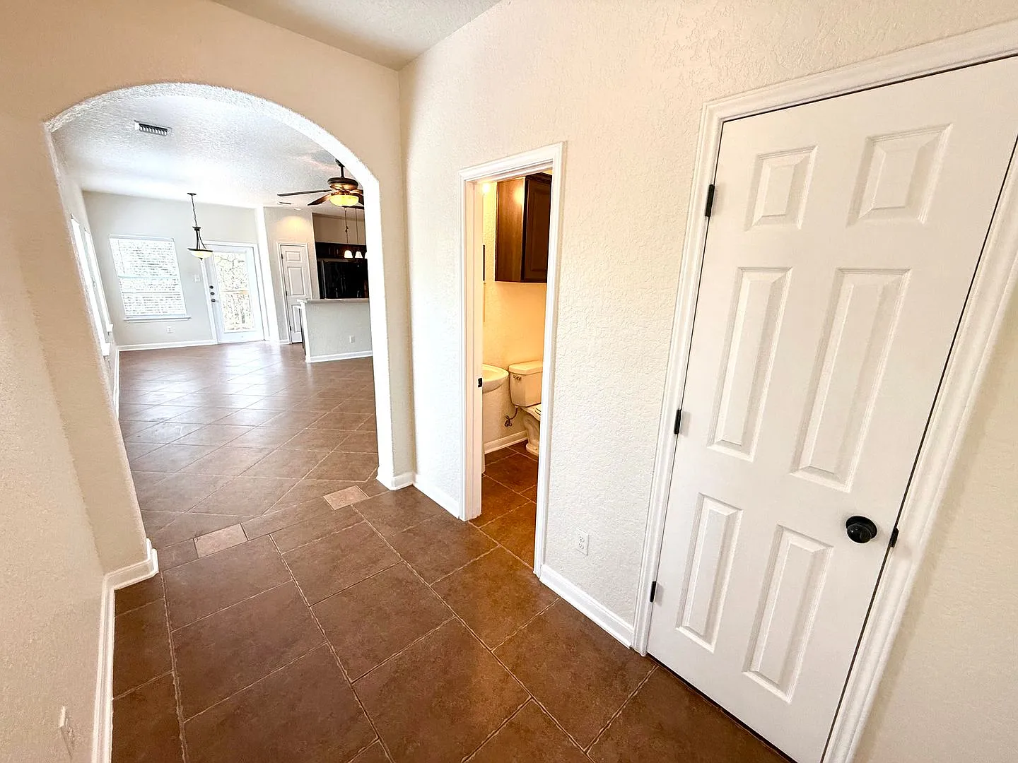 Updated 3-Bedroom Duplex Near UTSA, La Cantera & Six Flags! — Photo 2