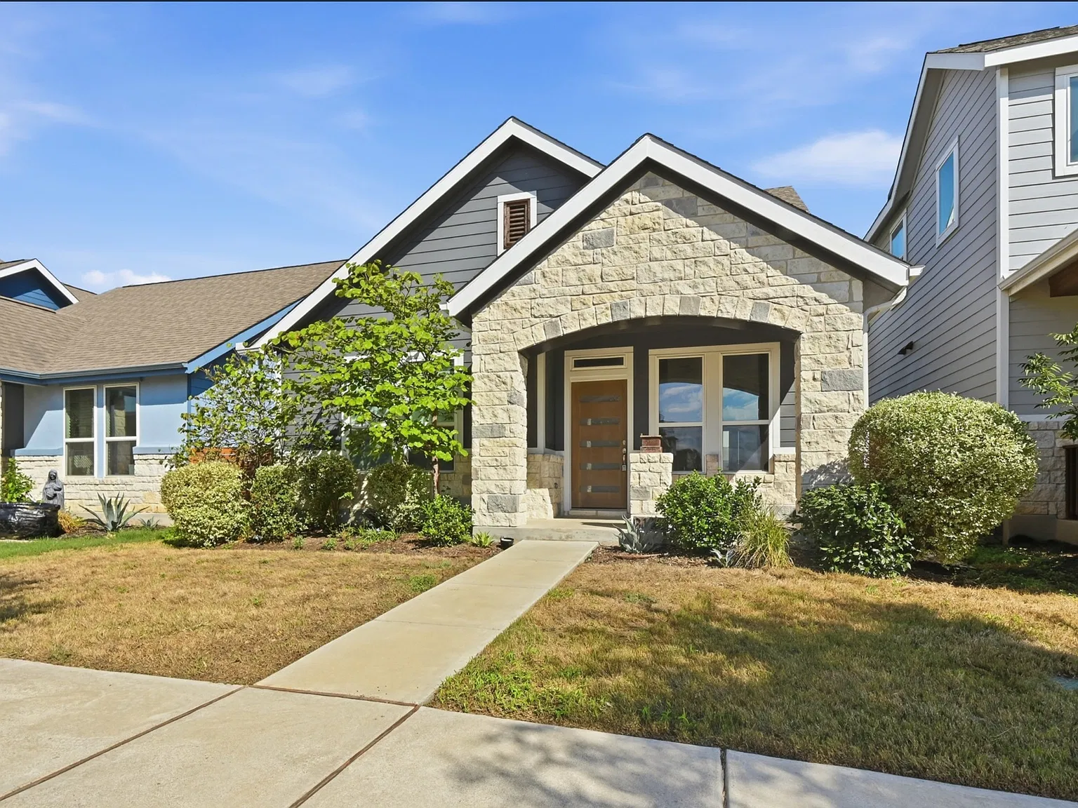3 bed, 1888 sqft, $2,195 — Photo 2