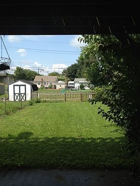 2nd image of 919 Summit Ave
