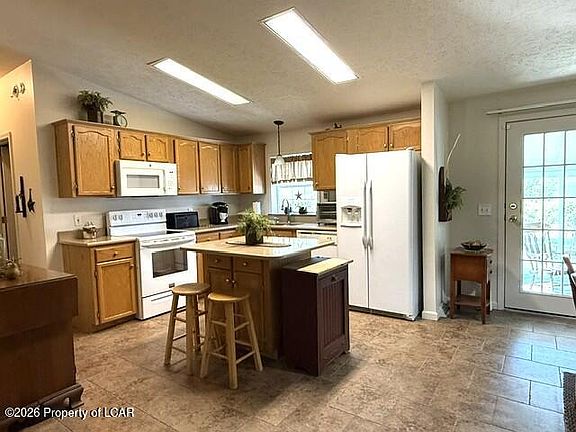 3rd image of 90 W Pine St