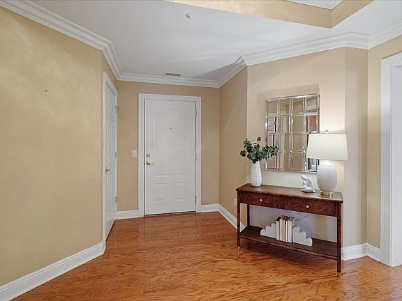 5th image of 125 E Clinton Pl APT 1B