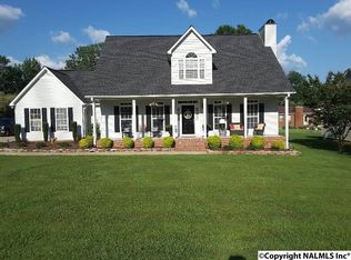 103 Cambridge Ln, Rainbow City, AL 35906