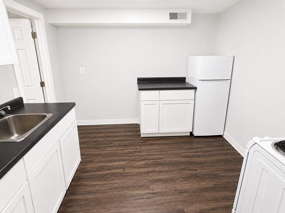 1st image of 304 10th Ave NE