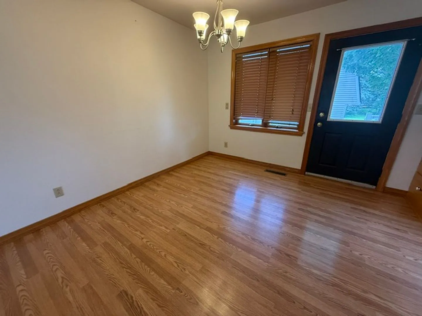 3202 Chatham Dr — Photo 3