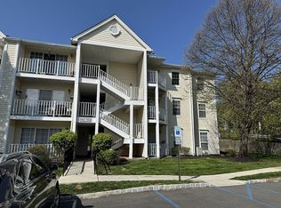 993 Boxwood Ct, Mahwah, NJ 07430