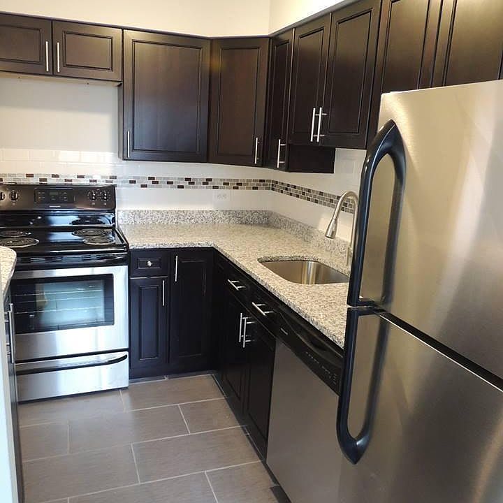 2nd image of 6004 N Kenmore Ave #510