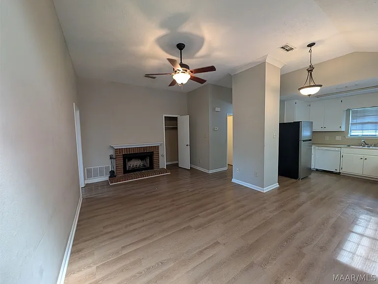 465 Durden Rd — Photo 8
